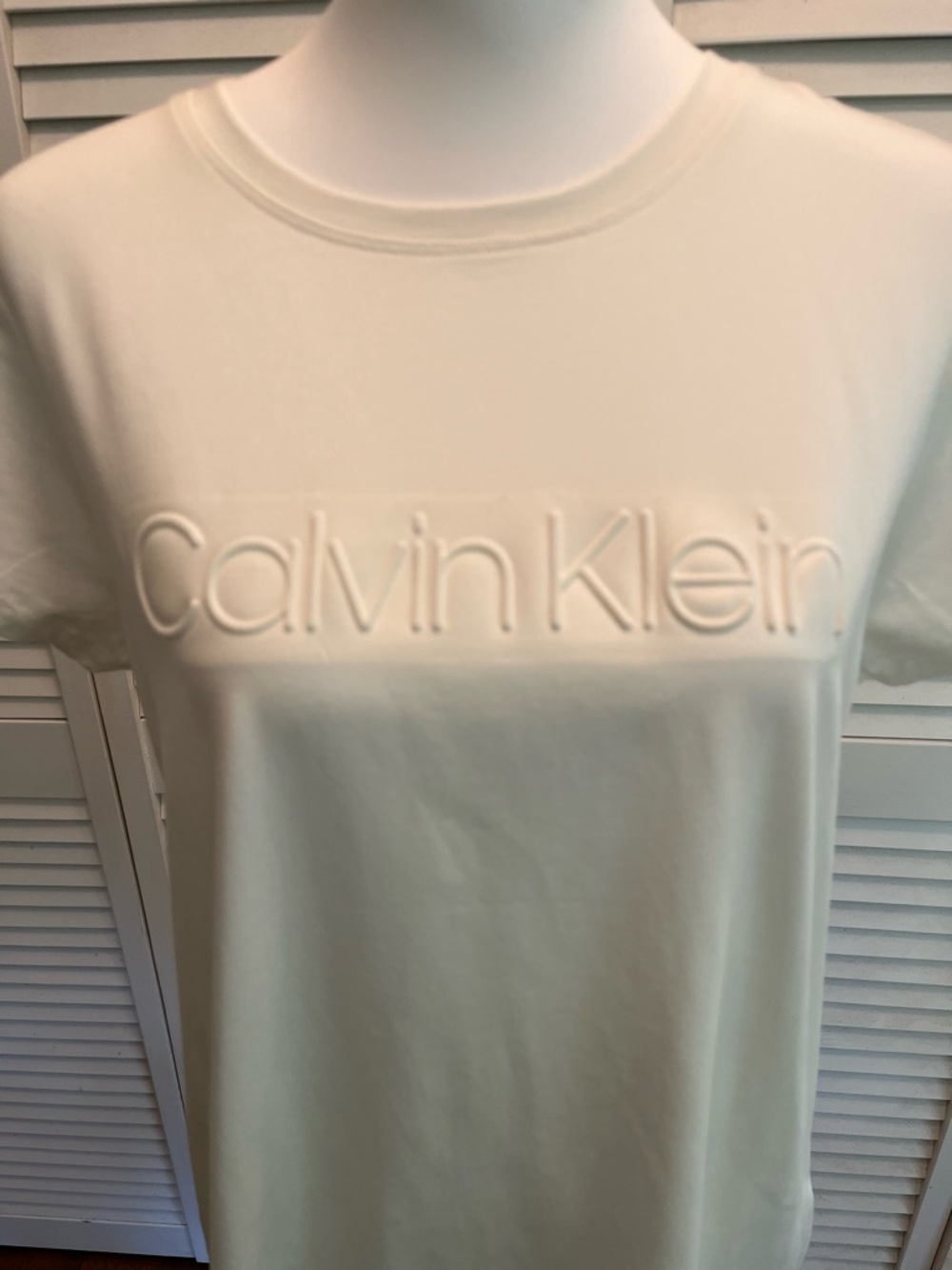 NWT Women’s Calvin Klein Cream/White Embossed Logo Crew T-Shirt Size Large